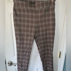 Cover shot Plaid gingham leggings